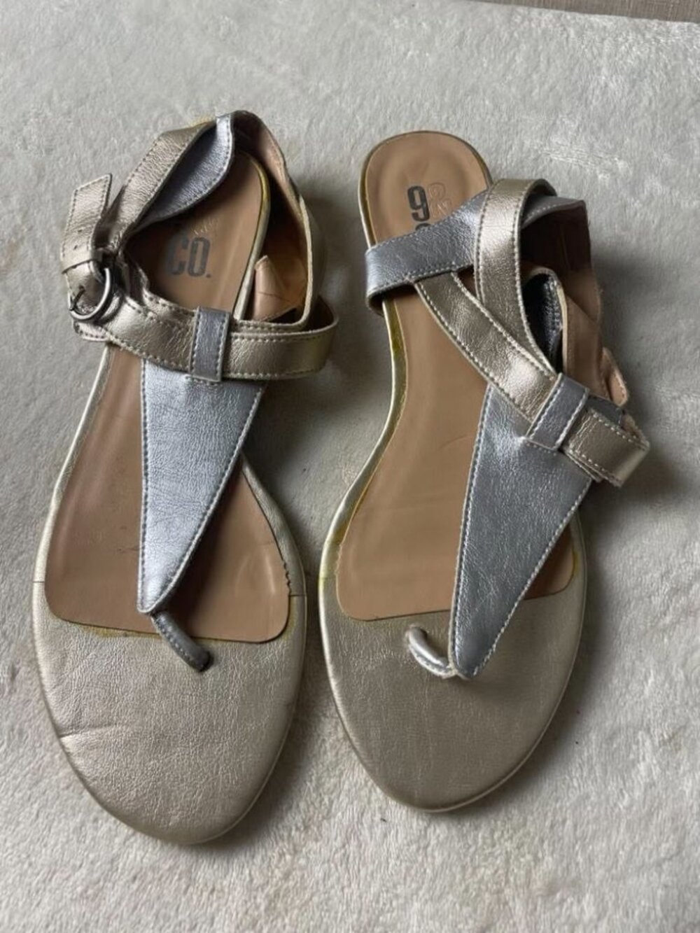 EUC 9 & Co. Metallic Gold & Silver Thong Sandals size 8